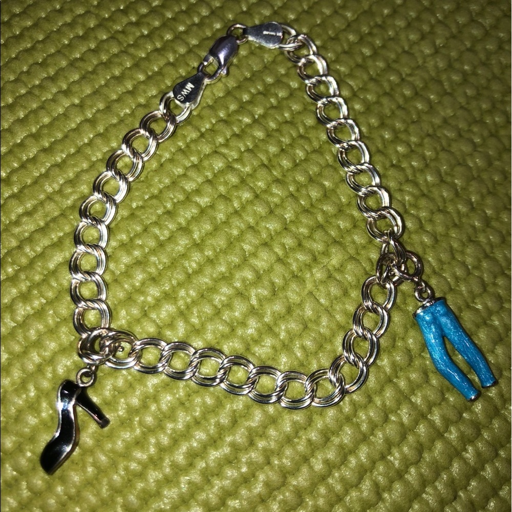 Charm bracelet + 5 charms